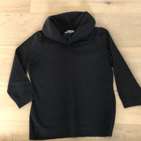 Sweater - Picture 1 of 3